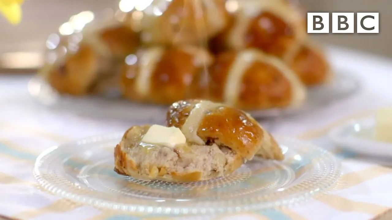 Hi everyone! Happy Easter! I made Super soft and fluffy hot cross buns with cinnamon apples. Actuall. 