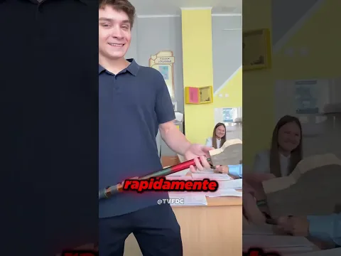 Ele ajudou o professor e virou inimigo da sala 😂