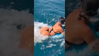 Georgina S Love And Mood In The Middle Of The Sea حب جورجينا ومزاجها في وسط البحر 