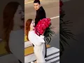Lagu Giving flowers to strangers #flower #foryou #happy #surprise #roses#fyp