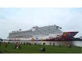 Download Lagu Weener - Cruiseschip Genting Dream door de Eems bij Weener