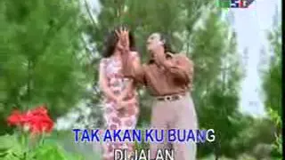 yus yunus feat erie suzan kertas putih