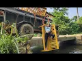 Download Lagu Agricultural vehicles transporting bamboo for home building