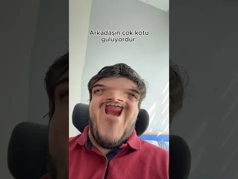 Kurban olduğum ne güzel de gülüyor
