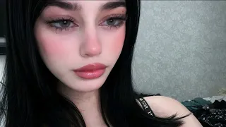    عيون الدمية وجه أنثوي جاذبية ملفت أنثوي ناعم  دندنها