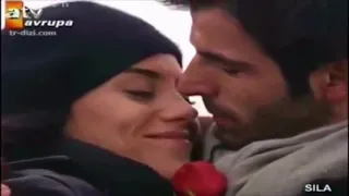 ضلي اضحكي عيونك ما خلقت للبكي ملحم زين 