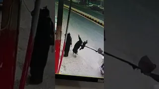 جريمة سرقة تهز العاصمه صنعاء سرق حقيبه امرئه بصنعاء عاجل 