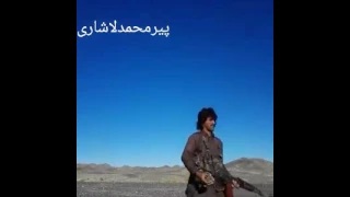 شخص عجيب يصيب اي شيء صغير بالكلاشنكوف من الطلقة الاولى 