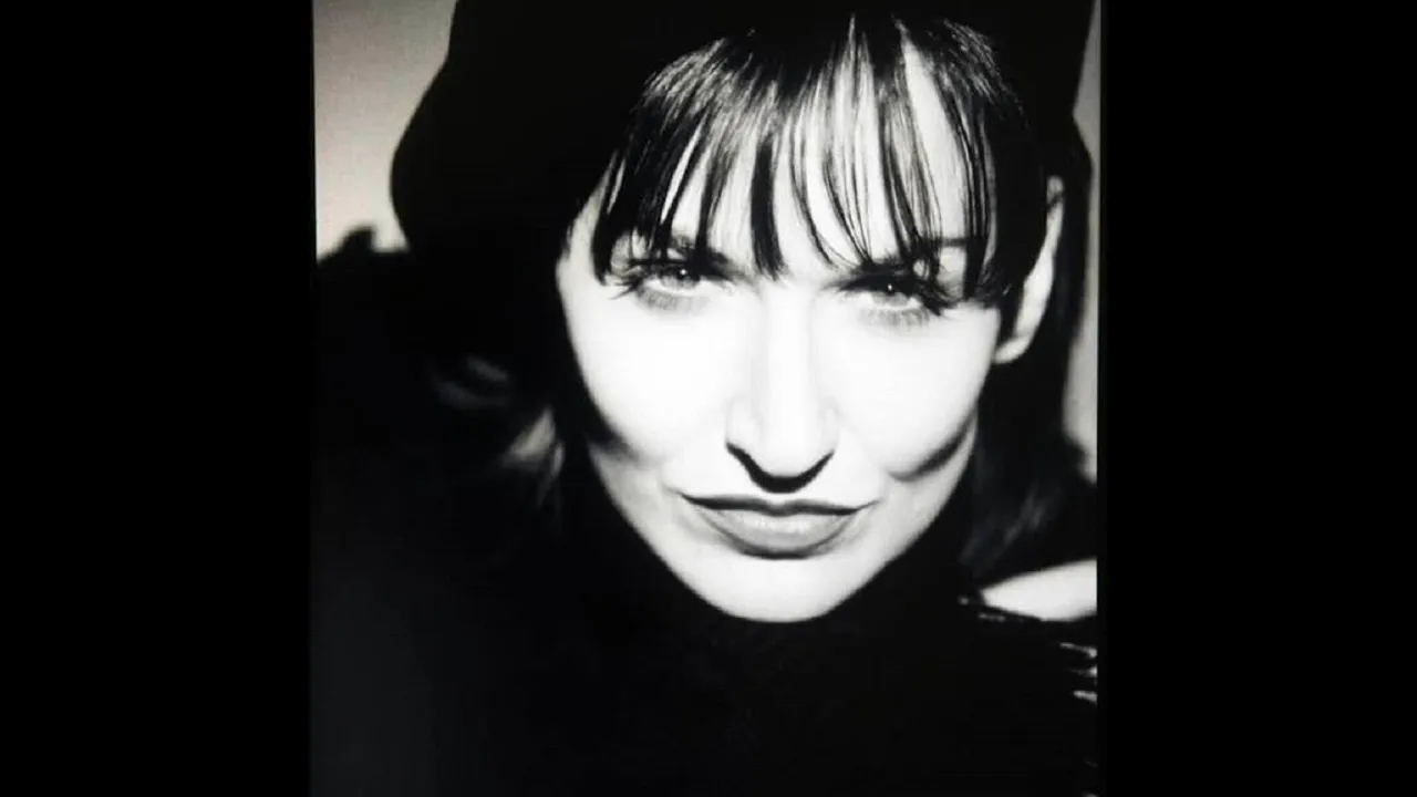 Marie-Carmen - L'Aigle Noir (avec paroles) Marie-Carmen - L'Aigle Noir (avec paroles)
