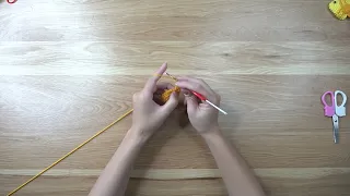 Today I'm going to crochet a star-shaped cookie. Let's all crochet together!