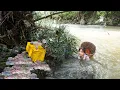 Download Lagu Single mother swims through flood waters to hunt for valuables