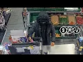 Video Overvaller vlucht zonder buit na worsteling met supermarktmedewerker