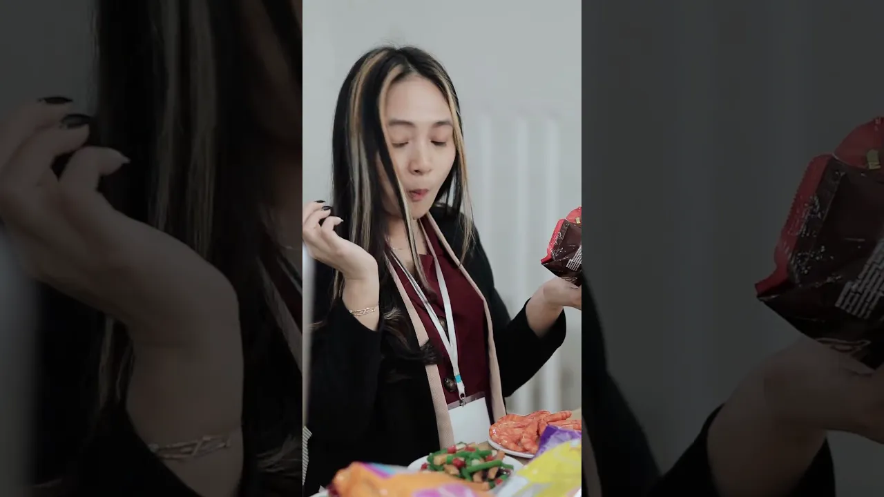 Pernah ketemu temen kerja yg suka cari muka depan bos? #dramatiktok #drama #tiktokviral #filmpendek poster