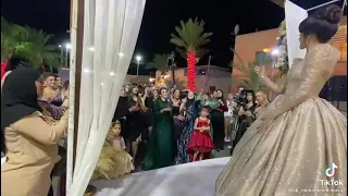 شوفوا العروسة ما أنعمها بترقص على اغنية بتجنني انتي بتجننني     دندنها
