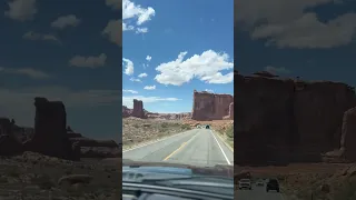 If you haven’t yet…Add the Utah desert to your roadtrip bucket list! 🌵🏜️