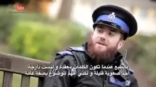 ضابط بريطاني يقرا القران مشاء الله دندنها