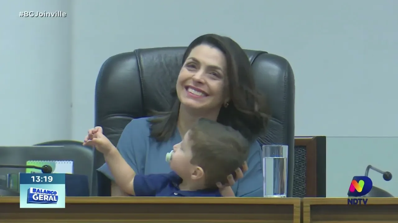 25 anos de jornalismo: Sabrina Aguiar recebe homenagem na Câmara de Vereadores de Joinville