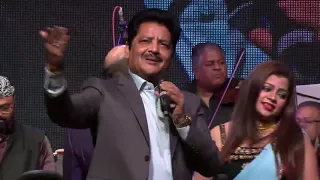 aye mere humsafar i alka yagnik i udit narayan live with 40 musicians i nirupama i anand milind live