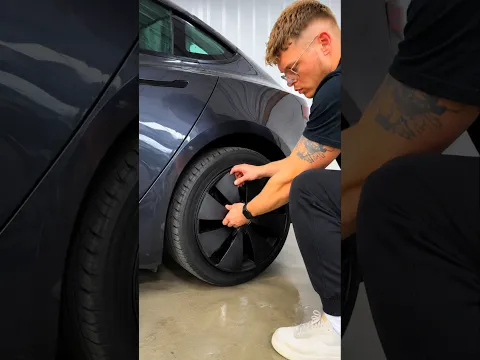 Por Qué No Deberías Quitar los Tapacubos de Tesla 😳⚡️ #Shorts
