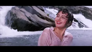 Koyaliyaa gaati hain,Paayaliyaa chhanakaati hain,Sard havaa jab aati hain- Bollywood Song