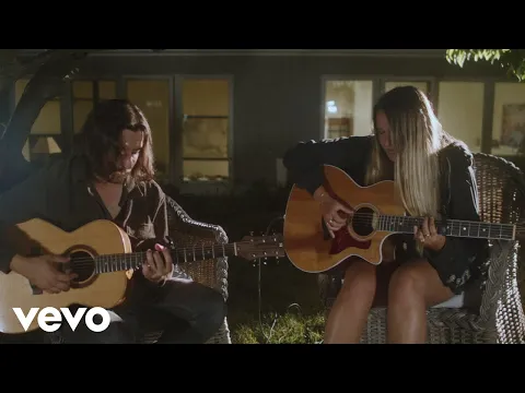 Download MP3 Chelsea Cutler & Noah Kahan - Crazier Things (Official Acoustic Video)