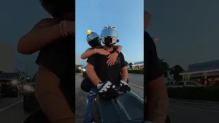 با انرژی من جور درمیاد خیلی خوش شانسم زوج زندگی با موتورسواری ناز دختر موتورسوار عشق موتورسیکلت موتورسوار 