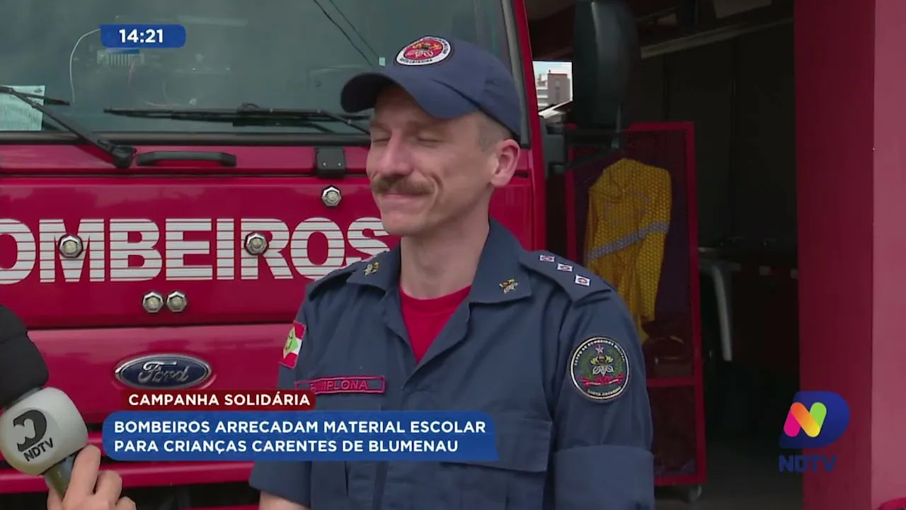 Bombeiros arrecadam material escolar para crianças carentes de Blumenau