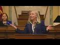 Lagu Gov. Abigail Spanberger addresses the General Assembly