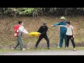 Download Lagu Video:  Boy and police help a single mother who was robbed by a bad guy