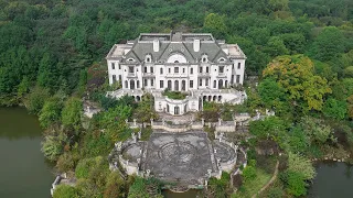 The interior of this abandoned MEGA MANSION will leave you SPEECHLESS