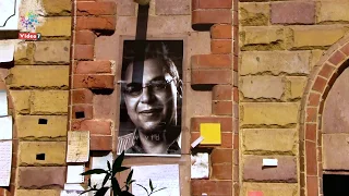 فى ذكري ميلاد العراب قبر أحمد خالد توفيق يتزين بمحبة الناس 