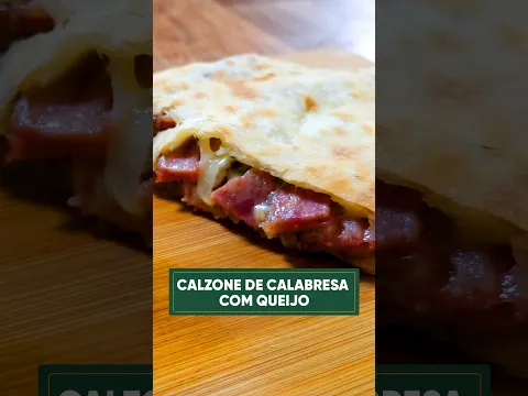 Calzone de Linguiça com Queijo Suculento e Fácil de Fazer