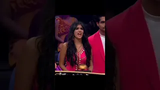 غناء اكشارا مع ابهيمانيو في المسرح Star Parivaar ابطال مسلسل أمنية وإن تحققت  غناء اكشارا مع ابهيمانيو في المسرح Star Parivaar ابطال مسلسل أمنية وإن تحققت