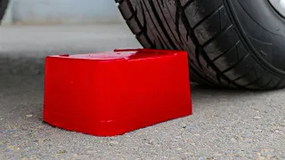Aplastando Cosas Crujientes y Satisfactorias con el Coche | Experimento: Gelatina VS Rueda de Coche