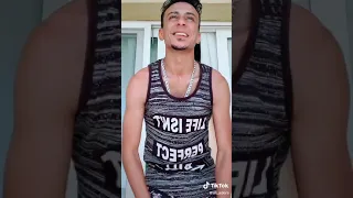 اول ما شوفتك سكت وقولت يا بخت باباكي عشان خلفك علي قدوره الكروان 