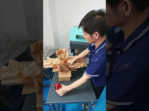 친환경 배송 용품. 압축 가능한 종이 쿠션이 불규칙한 모양의 상품에 적합합니다. 자동 공급으로 수동 개입이 최소화됩니다.
