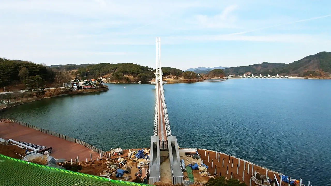 관광용 출렁다리 공사중인 예산 예당저수지 입니다ㆍ2019.2.26(화) サムネイル
