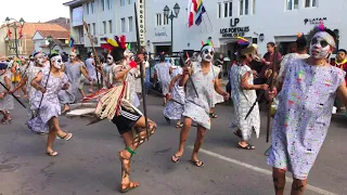 wild dance of quechua teenagers