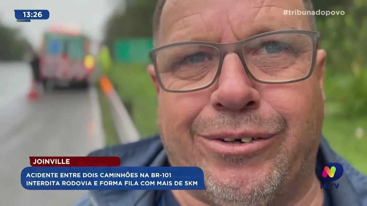Acidente entre dois caminhões na br-101 interdita rodovia e forma fila com mais de 5km