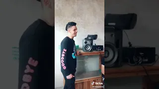 إبن الشاب حسني و هو يبدع متبكيش قولي دا مكتوبي الضن صعيب 