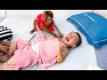 Download Lagu Monkey Kaka comforted Diem when her saw her crying.