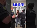 Download Lagu Karen valt een politieagent aan 🚓 Heeft er meteen spijt van! #karen