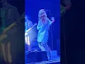 Download Lagu When Hayley Williams does that little dance during the guitar riff of Caught in the Middle 10/14/22