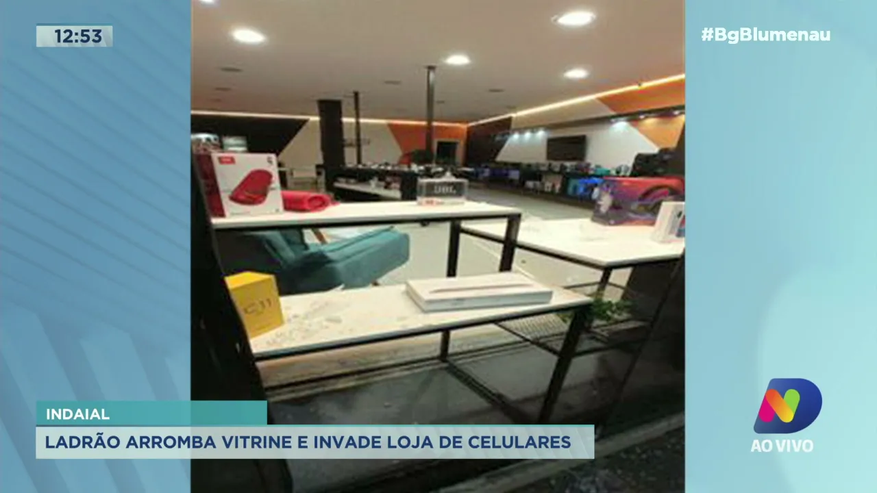 Ladrão arromba vitrine e invade loja de celulares em Indaial