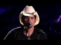 Brad Paisley ft Carrie Underwood - Remind Me  ( Live)