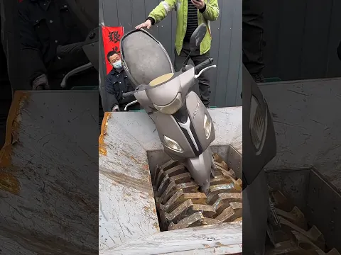 أبي يحطم سكوتر أمي! 😱😂#shorts