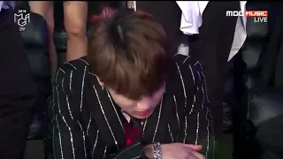 لحظة إعلان فوز بي تي اس بجائزة افضل فرقة في حفل MGA 