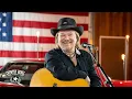 Lagu Travis Tritt Pays Tribute To Waylon Jennings With Medley (Acoustic)