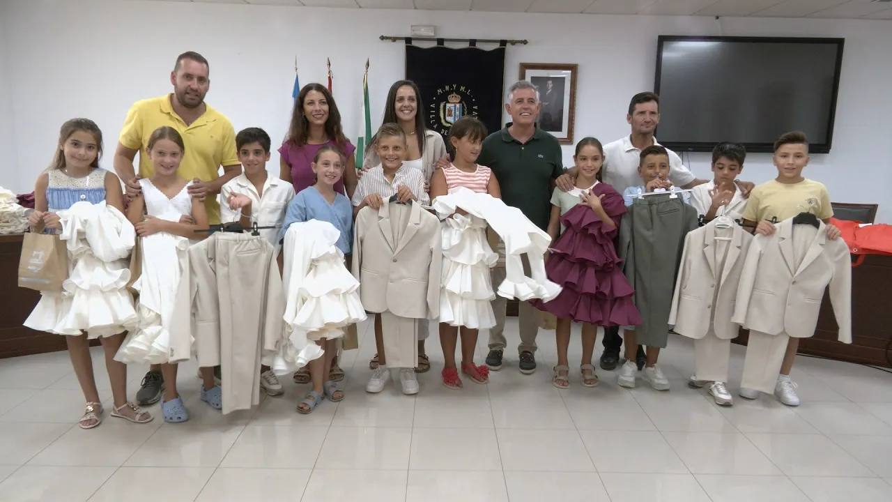 Entrega de trajes a las cortes de la Feria 2026