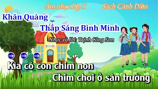 Hát mẫu: Khăn Quàng Thắp Sáng Bình Minh - Lớp 5